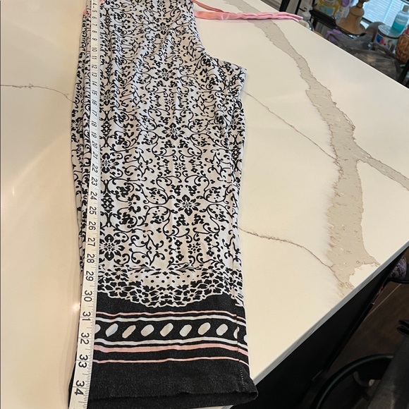 Soma pajamas, 4 pieces. 1!Long sleeve & 1 sleeveless. Pants, pockets & elastic - Picture 8 of 15